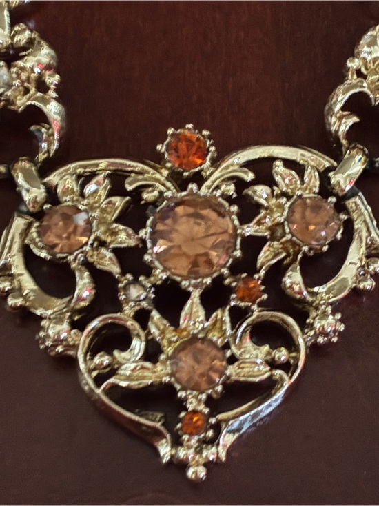Jewelry - Vintage Coro stunning necklace with a beautiful heart and champagne stones ❤️❤️
